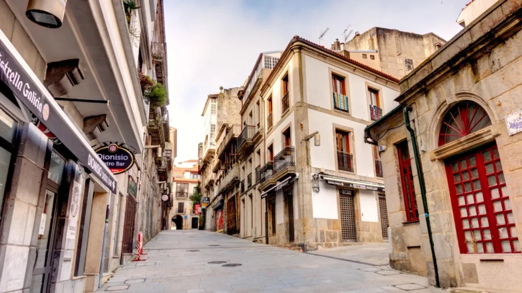 Calles de Vigo, ciudad de gran gastronomia gallega en la región